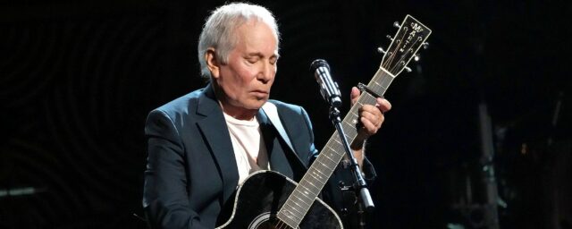 Paul Simon kehrte zu Publikumsproblemen zurück, um seine ersten Touren seit sieben Jahren zu starten, und präsentierte das letzte Album "Seven Psaumes".

