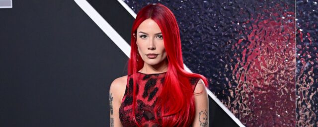 Halsey kommt mit Chappell Roan, nachdem der Op-Ed die beste Grammys-Rede des neuen Künstlers kritisiert hat

