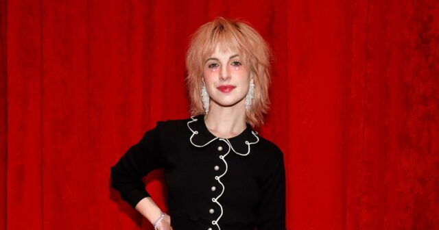 Hayley Williams mietet Großvater, nachdem er das erste 50-jährige Album veröffentlicht hatte

