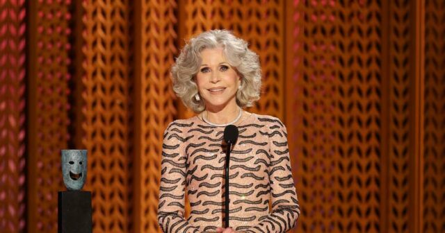 Jane Fonda sagt, sie habe während des SAG Awards Life Achievement Award nicht "getan"

