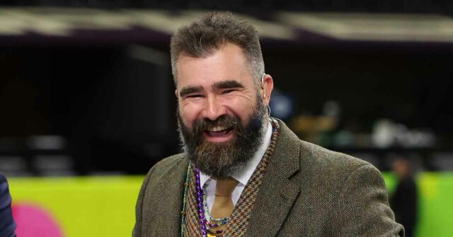 Jason Kelce reagiert auf den Verlust von Travis 'Super Bowl: "Immer für ihn einbinn"

