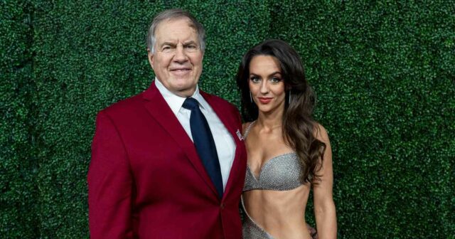 Jordon Hudson schlägt seinen Freund Bill Belichick mit seinem Super Bowl 2025 -Outfit

