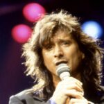 Wie ein "Perryismus" von Steve Perry den Erfolg der Reise von 1986 inspiriert hat "gut zu sich selbst"