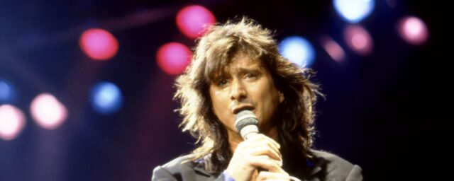 Wie ein "Perryismus" von Steve Perry den Erfolg der Reise von 1986 inspiriert hat "gut zu sich selbst"

