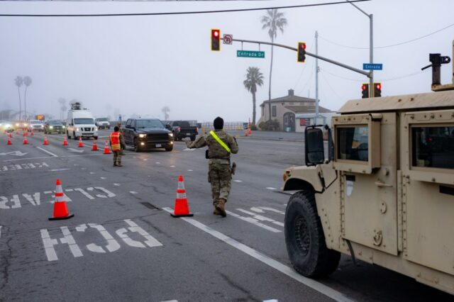 Der Pacific Coast Highway eröffnet einen Monat nach tödlichen Bränden wieder. Nachweis des Residenzes oder Eintrittspässe in Verbrennungsbereichen erforderlich

