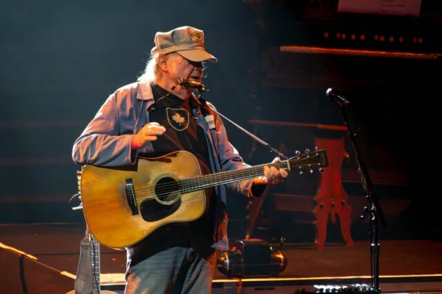 Neil Young kehrt mit einer neuen Band für ein großes Konzert in die Bay Area zurück

