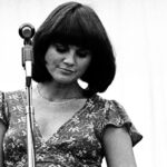 In diesem Monat 1975: Linda Ronstadt überquerte schließlich die dominante Strömung mit "Herz wie ein Rad" - und der Rest ist die Geschichte