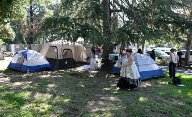 Bundesrichter sagt, dass die Stadt Bay Area das Obdachlosenlager im Park schließen kann

