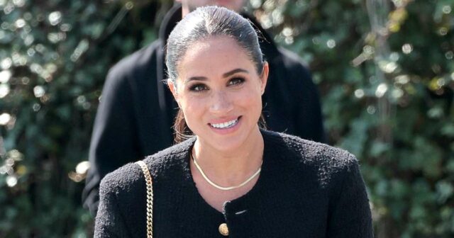 Meghan Markle nahm "Stilunterricht", gab Waldopfern Kleidung

