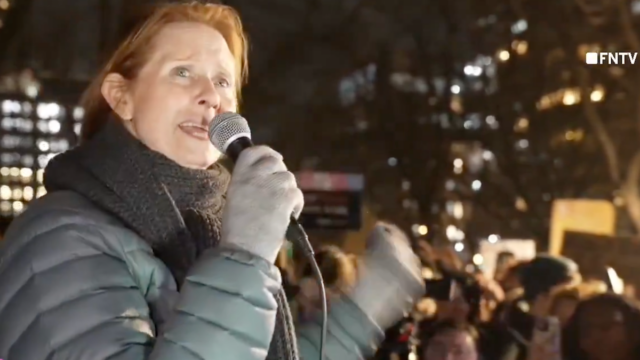 Cynthia Nixon "verrückt wie die Hölle" in NYU, Trump auf den Stornierungen des Trans -Arztes

