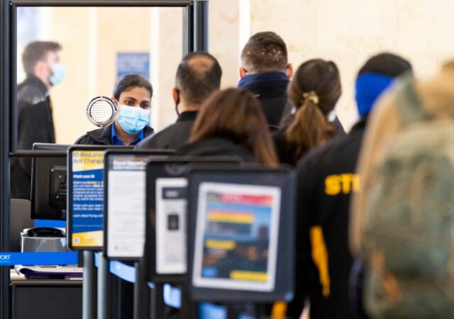 Was ist, wenn ich ohne echte Ausweis zum Flughafen gehe? Und andere Fragen zum Rollout

