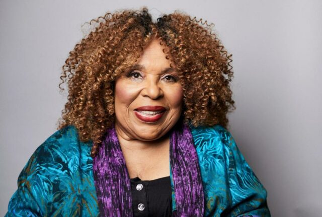 Roberta Flack, Grammy-Gewinnerin 'Killing Me Softly' Sänger mit einem intimen Stil, stirbt bei 88

