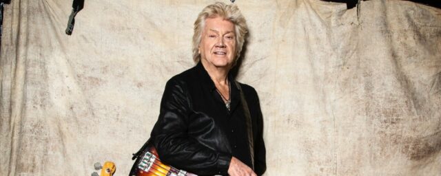 EXKLUSIV: John Lodge "Versuchen Sie, die Musik von Moody Blues" Musik während der neuen Solo -Tour mit einer vollständigen Aufführung von "Days of Future" zu halten.

