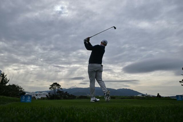 Sepp Straka führt um 3 am Pebble Beach, als das raues Wetter das Wochenende erwartet

