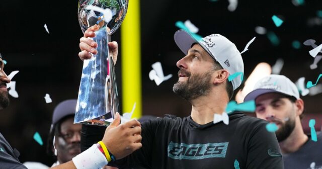 Eagles -Trainer Nick Sirianni forderte nach dem Super Bowl eine Zigarre in der "unteren Klasse"

