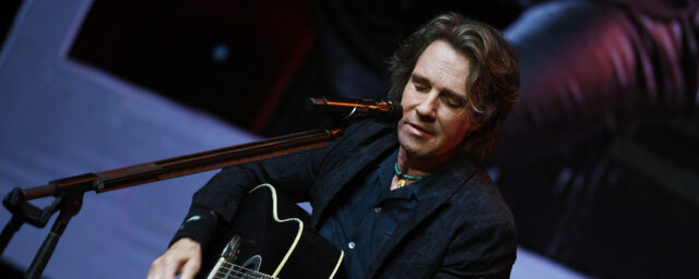 Rick Springfield enthüllt, wie die Musikindustrie zu Beginn seiner Karriere "praktiziert" hat

