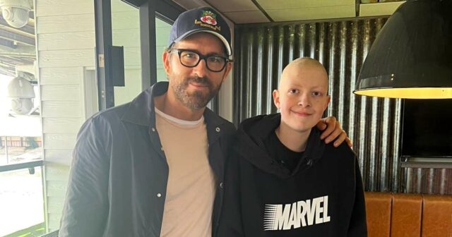 Ryan Reynolds ehrt einen Wrexham -Fan (15), der an Krebs gestorben ist

