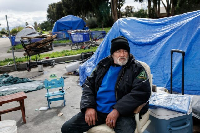 Macht das Campingverbot von Fremont es zu einem Verbrechen, um Obdachlosen zu helfen?

