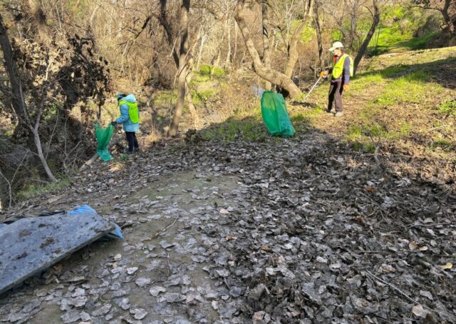 Coyote Creek Cleanup zieht San Jose Teen Freiwillige

