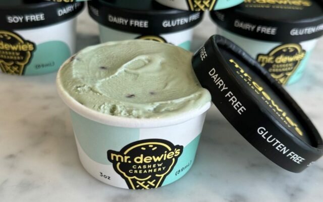 Mr. Dewie's bringt sein beliebtes Cashew -Eis nach Walnut Creek.

