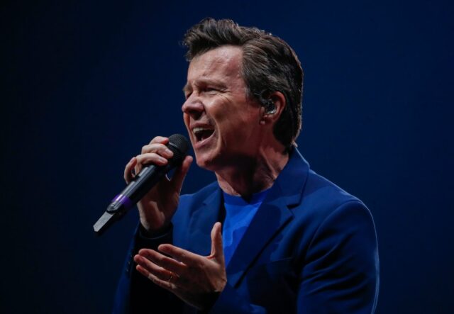 Horoskope 6. Februar 2025: Rick Astley, bemüht sich, Ihr Leben besser zu machen, indem Sie sie niemals aufgeben

