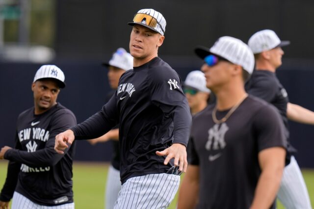 Fürchten Sie sich die Bärte? New York Yankees fallen ein langjähriges Bartverbot ab

