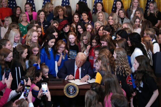 Trump hielt sein Versprechen ein, ein Verbot der Sportlerinnen der Transgender -weiblichen Weibchen anzuordnen. Was kommt als nächstes?

