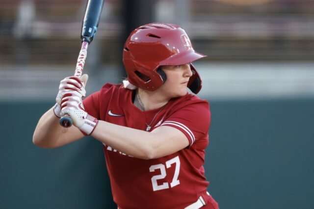 Die Power Show von Clements führt das Softballteam von Stanford dazu, über Texas auf Platz 1 zu verärgern

