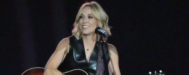 Sheryl Crow Apologizes to Fans for Not Making Promised Appearance at Zach Bryan’s Concert