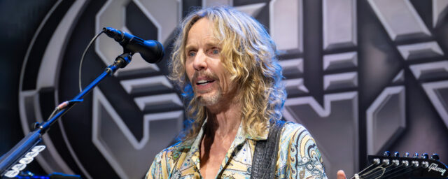 Tommy Shaw hofft, dass er "lange genug leben", um Styx in der Rock & Roll Hall of Fame eingebaut zu sehen

