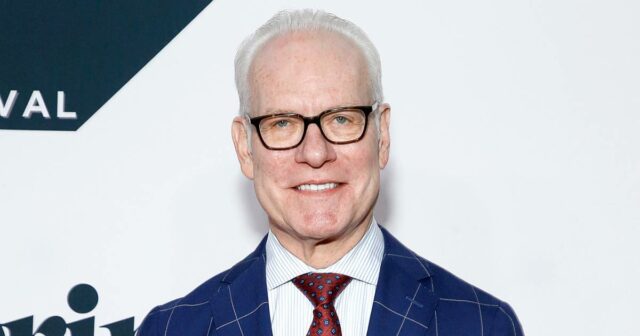 Tim Gunn behauptet, er sei "eingeladen worden, zum" Projekt Runway "neu zu starten

