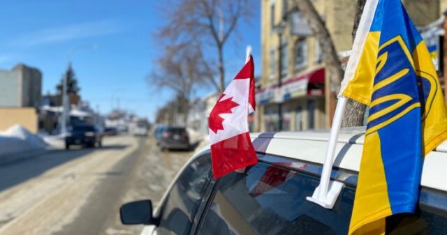 "Wir wollen Stabilität": Ukrainer in Winnipeg am dritten Jahrestag des Krieges

