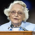 Virginia Halas McCaskey, Besitzerin und Tochter der Chicago Bears des Gründers George Halas, stirbt bei 102