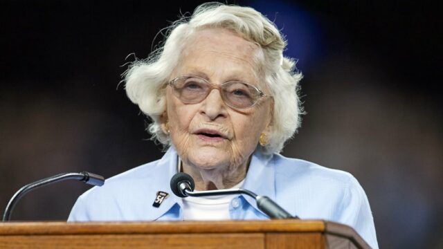 Virginia Halas McCaskey, Besitzerin und Tochter der Chicago Bears des Gründers George Halas, stirbt bei 102

