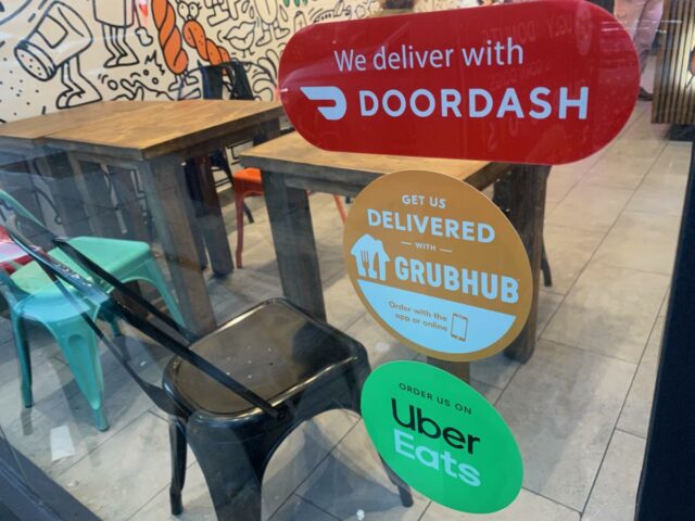 Uber beschuldigt Doordash in einer Klage wegen wettbewerbswidriger Praktiken

