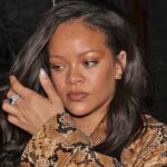 Rihanna tritt in Snake Print Coat zum Abendessen aus, während ein $ AP Rocky Test weitergeht