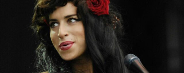 Wir haben diese Sängerin (und seine Brüder und Schwestern in der Nähe) für das großartige musikalische Erbe von Amy Winehouse danken

