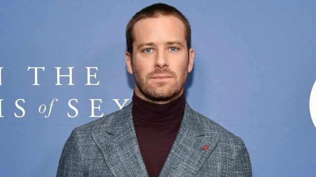 Armie Hammer spricht Kannibale Textnachrichten an und sagt, dass "ein sehr lustiges Gespräch gewesen sein könnte".

