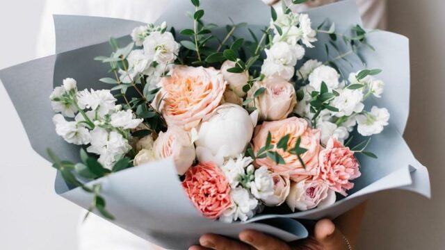 Ist es zu spät, um ein Blumenarrangement online zum Valentinstag zu bestellen?

