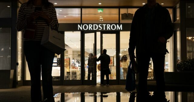 10 Nordstrom -Angebote, die wir heute von Einkäufen tätigen - sparen Sie bis zu 60% UGG -Reduktion, kostenlose Personen, Kai und mehr!

