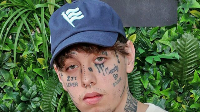 Lil Xan wurde wegen 2 Straftaten zum Werfen des Mikrofons angeklagt und Fan ins Gesicht treten

