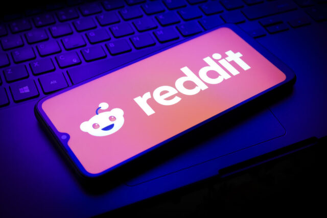 Reddit beschuldigt 'Fehler'

