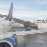 2 Flugzeuge kollidieren auf dem Flughafen am Flughafen in Seattle auf Video