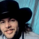 An diesem Tag im Jahr 1993 stellte sich Toby Keith mit seiner ersten Single N ° 1 in die Welt der Country -Musik ein "hätte" einen Cowboy gehabt ".