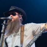 Cody Jinks nimmt ein Country -Back -Cover des klassischen AC / DC "Es ist ein langer Weg nach oben (wenn Sie Rock'n'Roll wollen)"