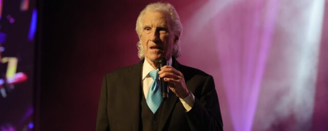 Der legendäre Sänger Bill Medley diskutiert sein neues Country -Album "direkt von The Heart" (exklusiv)

