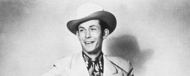 Beobachten Sie, wie Hank Williams "Hey Good Lookin 'für einen jungen Carter während seines letzten Auftritts im Fernsehen spielt

