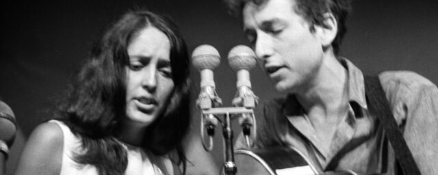 "Ich habe einen Spaziergang auf der wilden Seite gemacht": Wie Joan Baez kam, um sein Herz über Bob Dylan zu verändern

