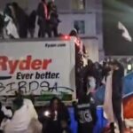 Eagles -Fans werden in Philadelphia wild, während sie den Super Bowl -Sieg feiern