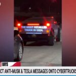 Tiktkers "Hunt" Tesla CyberTrucks, um Anti-Musc-Nachrichten auf der Heckklappe zu projizieren | Video